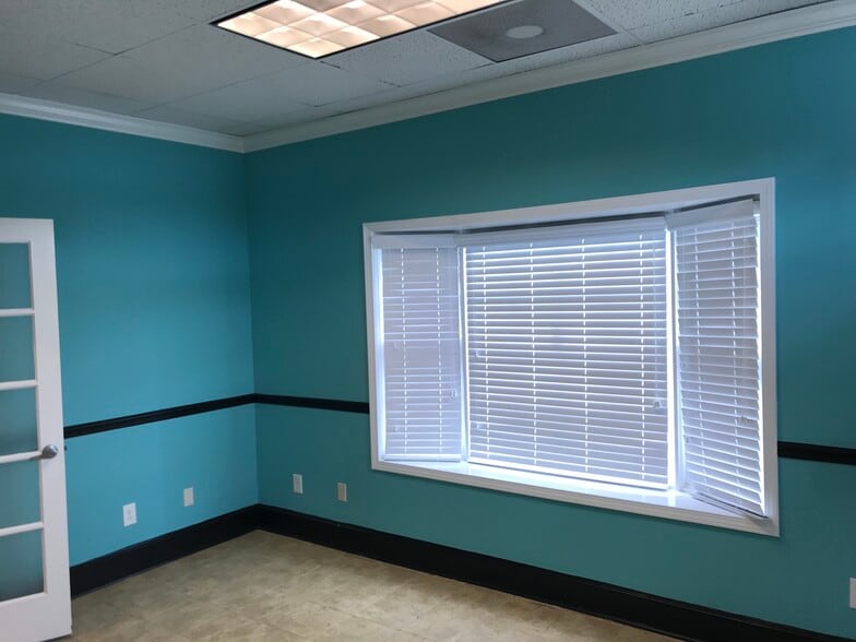 More Photos Of 7961 Hwy 92, Woodstock Medical For Lease