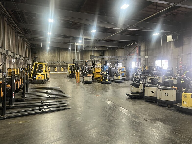 More Photos Of 4400 Florin Perkins Rd, Sacramento Distribution For Lease