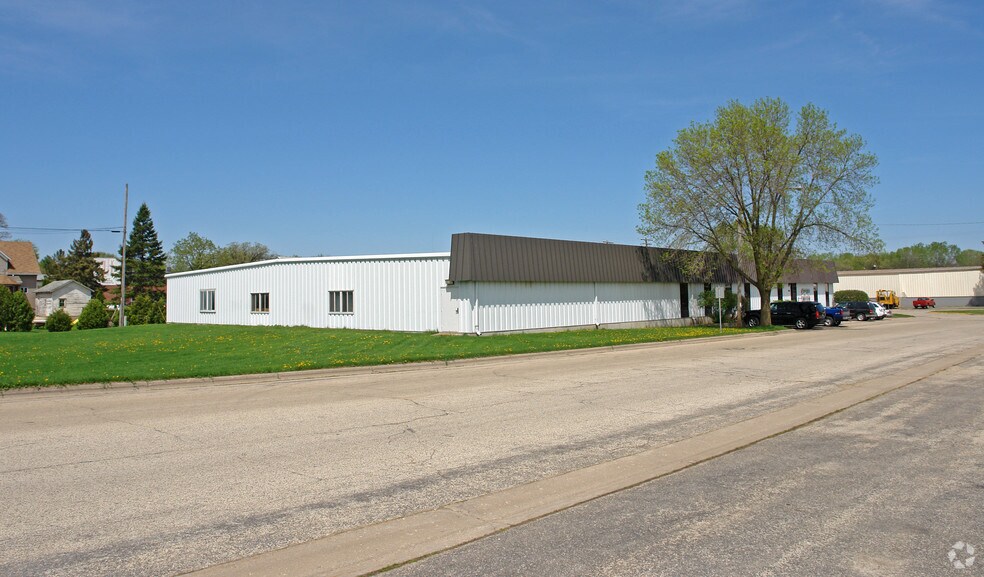More Photos Of 525 Jefferson St, Fort Atkinson Manufacturing For Sale