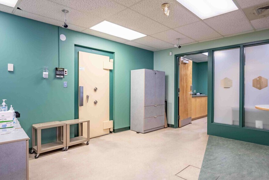 More Photos Of 29 Main St E, Chelmsford Office For Sale