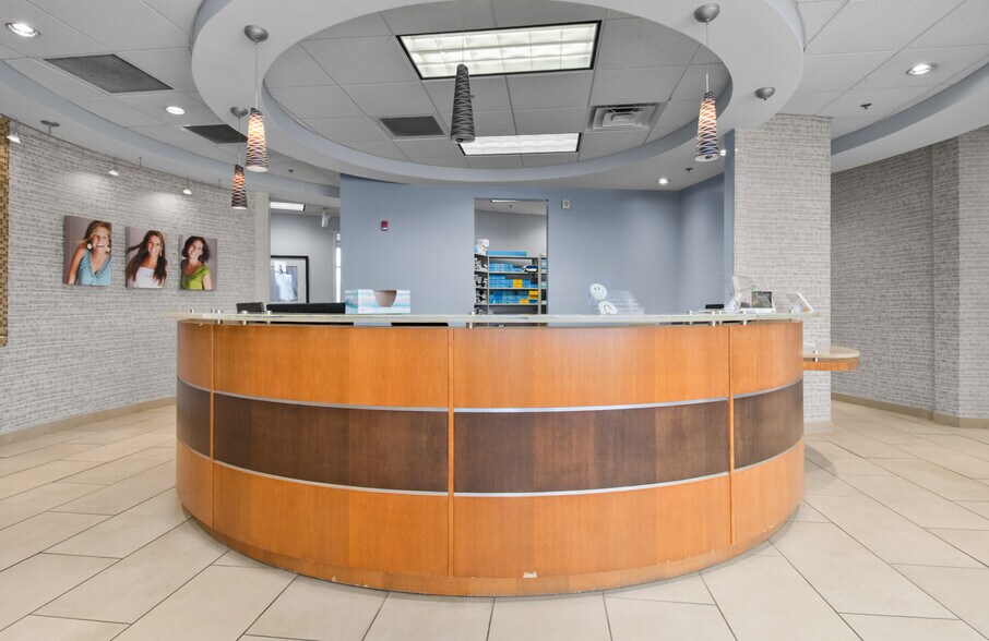 More Photos Of 200 City Hill Dr, London Medical For Sale