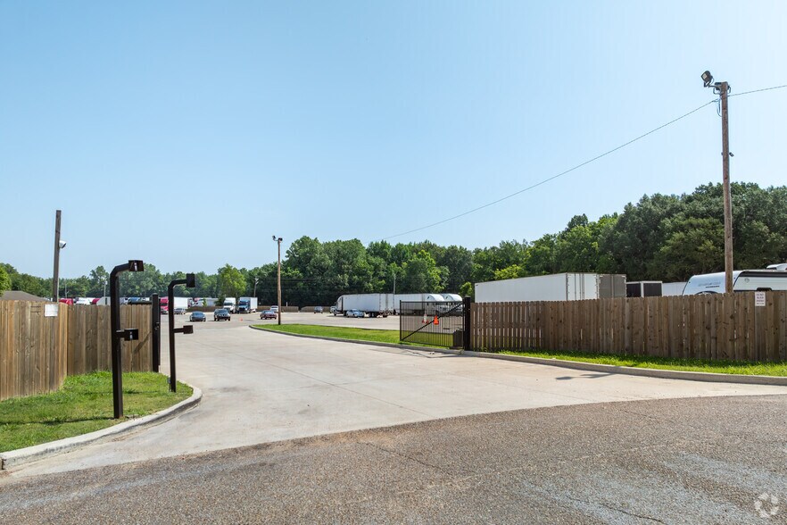 More Photos Of 6860 Stateline Rd, Olive Branch Land For Lease