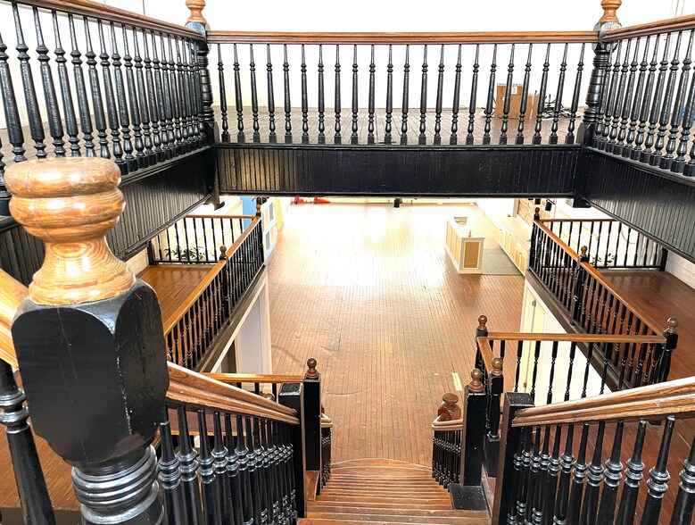 More Photos Of 318 W Broughton St, Savannah Storefront Retail Residential For Lease