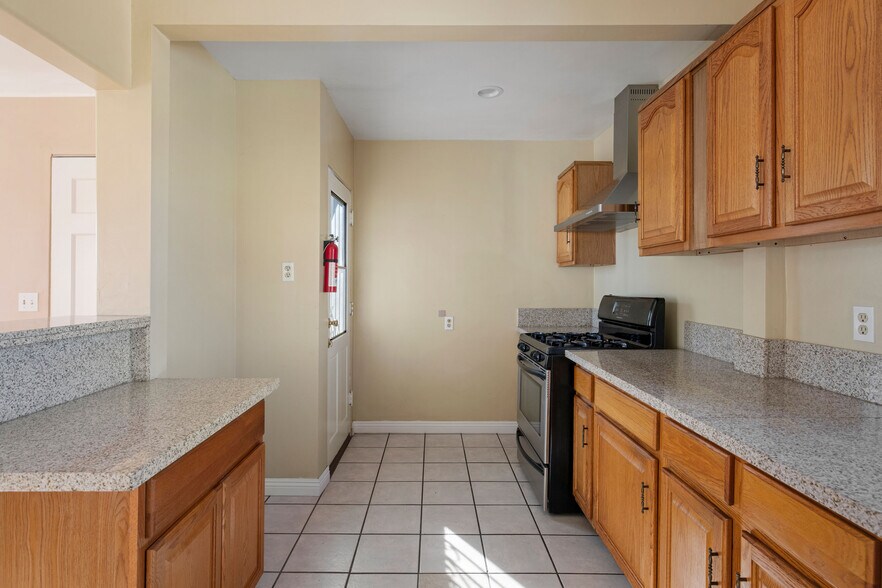 More Photos Of 2351 Cabot St, Los Angeles Apartments For Sale