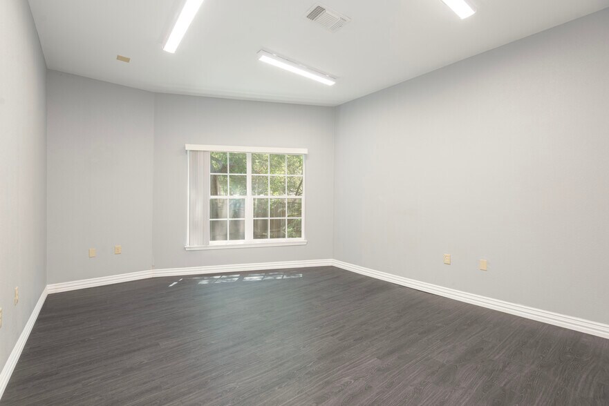 More Photos Of 9638 Greenville Ave, Dallas Office For Lease