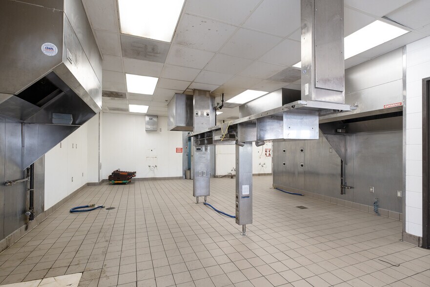 More Photos Of 101 W Lind St, Mankato Fast Food For Lease
