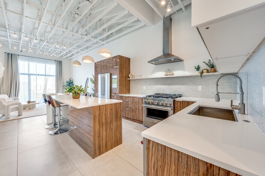 More Photos Of 4759 Algiers St, Dallas Loft Creative Space For Lease