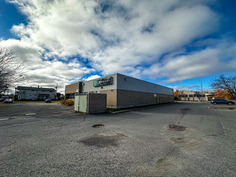More Photos Of 93 Boul Gréber, Gatineau Office For Sale