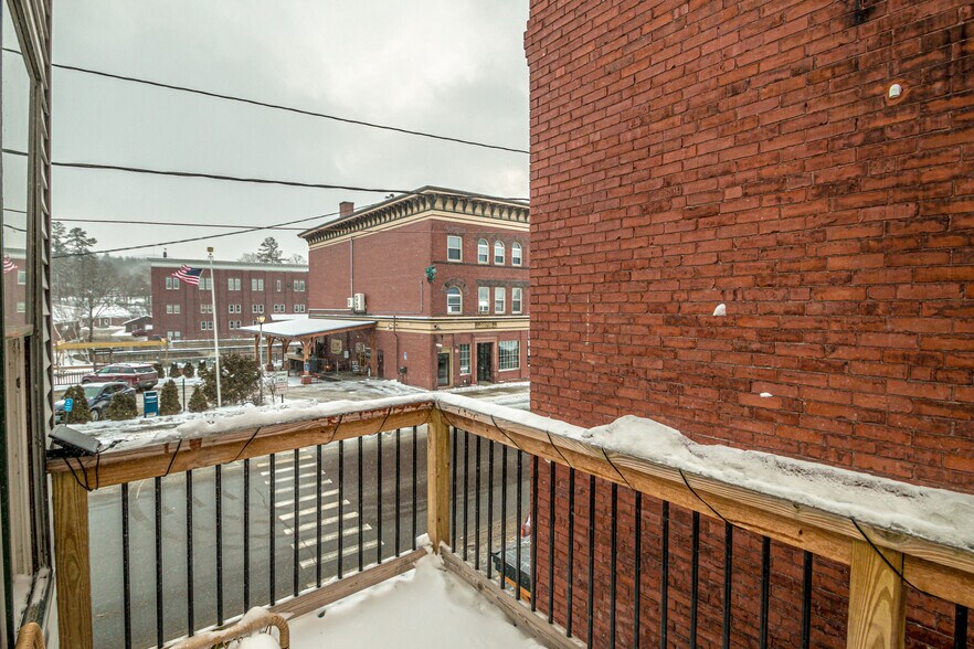 More Photos Of 12 Middle St, Lancaster Flex For Sale