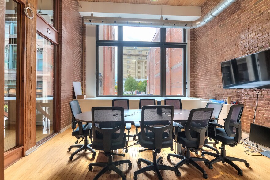 More Photos Of 387 Rue Saint-Paul O, Montréal Loft Creative Space For Sale