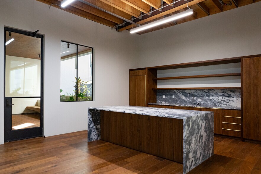 More Photos Of 1540 7th St, Santa Monica Loft Creative Space For Sale