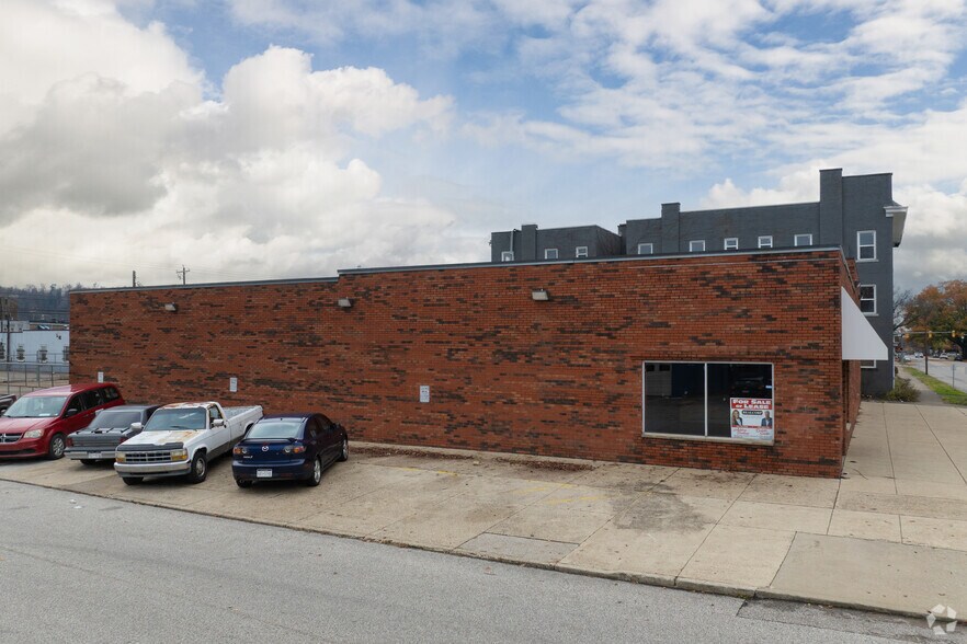 More Photos Of 631 6th Ave, Huntington Storefront For Lease