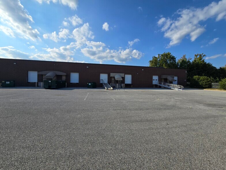 More Photos Of 2960 Technology Pl, Waldorf Research And Development For Lease