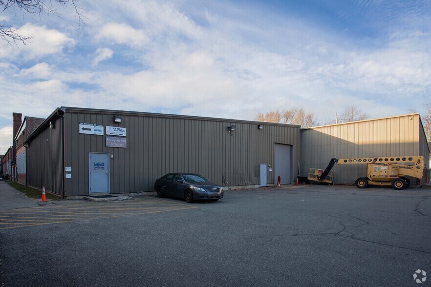 More Photos Of 100 Parker St, Watertown Research And Development For Lease