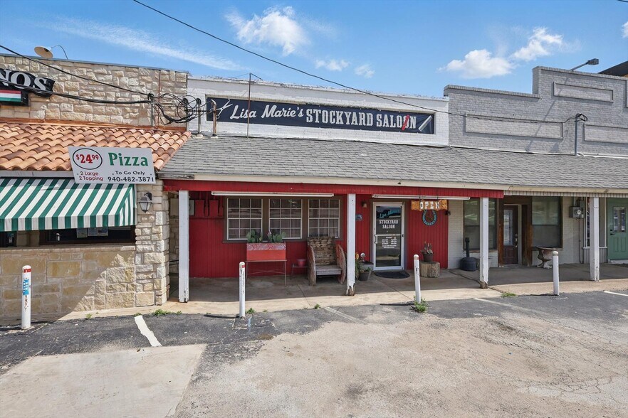More Photos Of 206 W McCart St, Krum Storefront For Sale