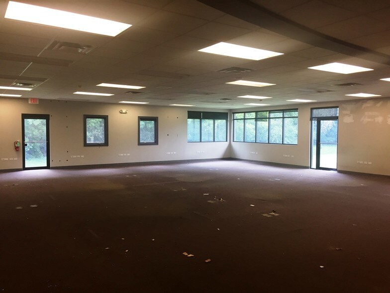 More Photos Of 80 N Virginia St, Crystal Lake Medical For Lease