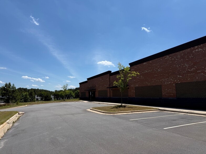 More Photos Of 140 Weathers st, Youngsville Flex For Lease