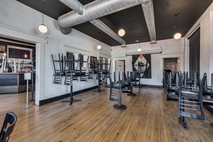 More Photos Of 2201-2205 44th Ave N, Minneapolis Restaurant For Sale