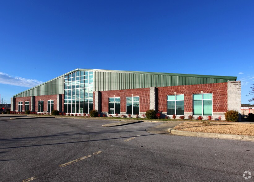 More Photos Of 3260 Morrow Rd, Birmingham Showroom For Lease