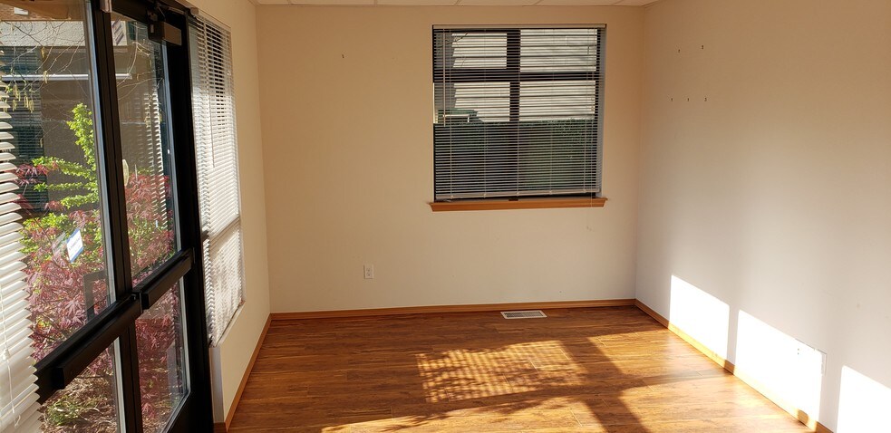 More Photos Of 7807 Pacific Ave, Tacoma Office For Lease