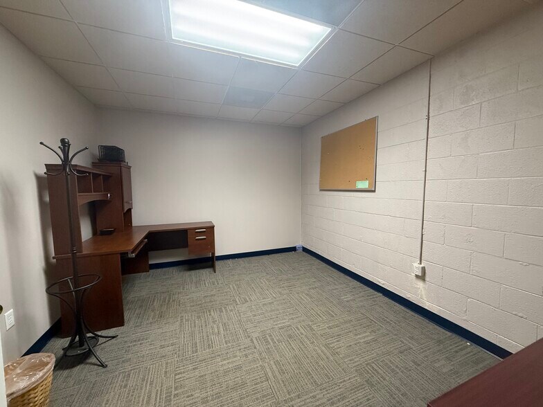 More Photos Of 233 28th St, Newport News Storefront Retail Office For Lease