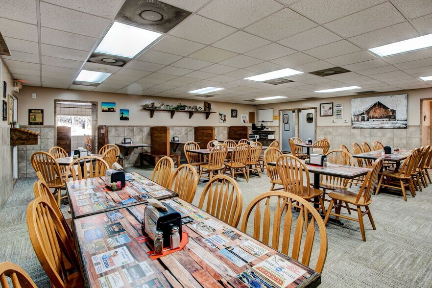More Photos Of 868 County Line Rd NE, Resaca Convenience Store For Sale