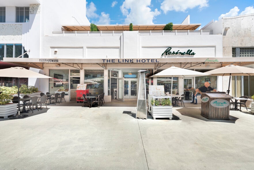 More Photos Of 525-533 Lincoln Rd, Miami Beach, Miami Beach Storefront For Lease