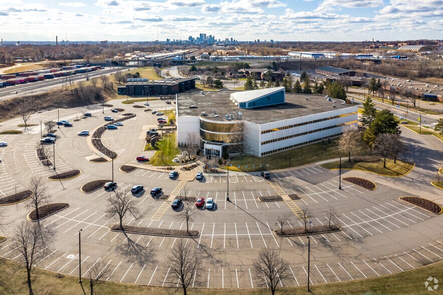 More Photos Of 1450 Energy Park Dr, Saint Paul Office For Lease