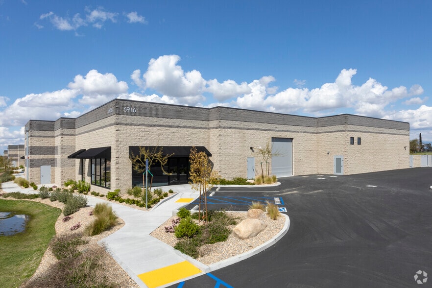 Primary Photo Of 6906-6936 McCutchen Rd, Bakersfield Unknown For Lease