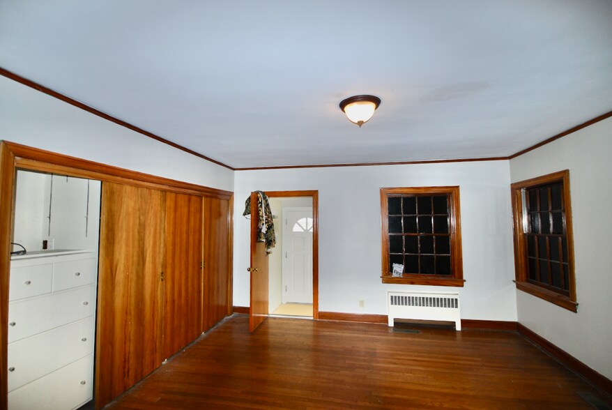 More Photos Of 1651 Hollywood Dr, Jackson Office For Sale