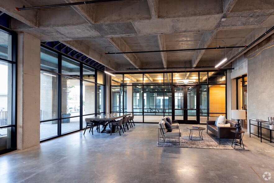 More Photos Of 711 Broadway St, San Antonio Office For Lease