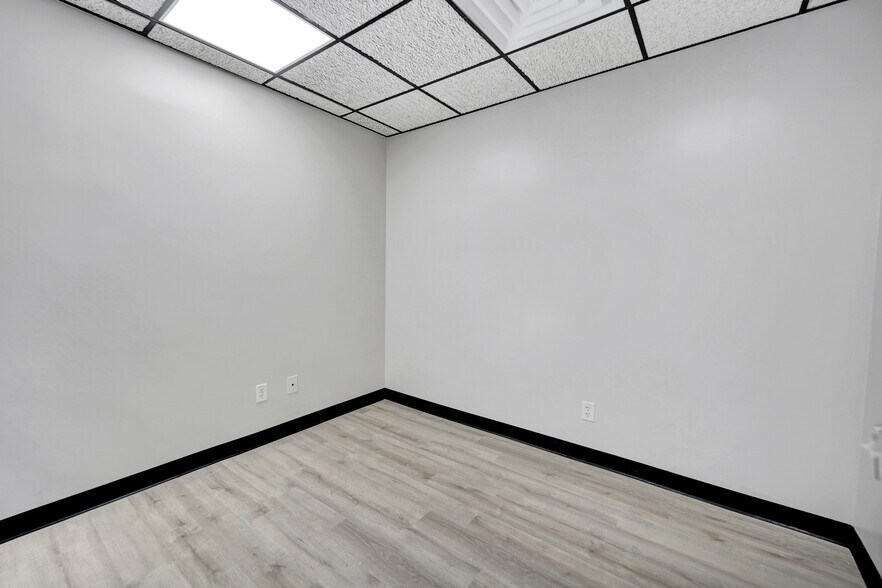 More Photos Of 602 N Baird St, Midland Office For Lease