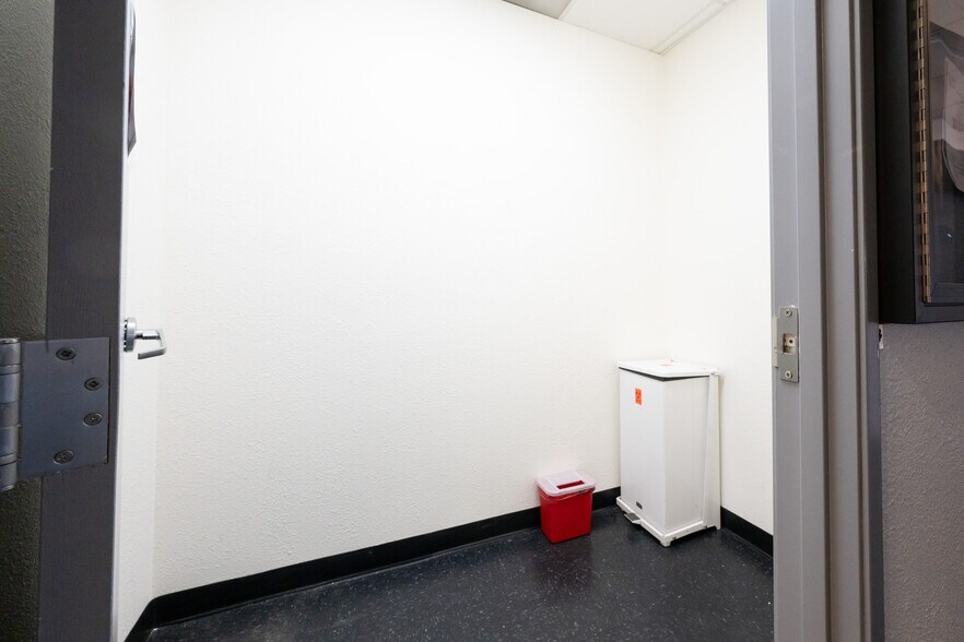 More Photos Of 601 S Rancho Dr, Las Vegas Medical For Sale