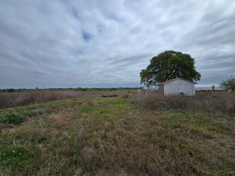 More Photos Of 8637 W US Highway 90, Schulenburg Land For Sale