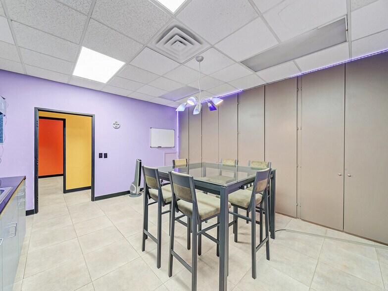 More Photos Of 2424 Lacy Ln, Carrollton Showroom For Sale