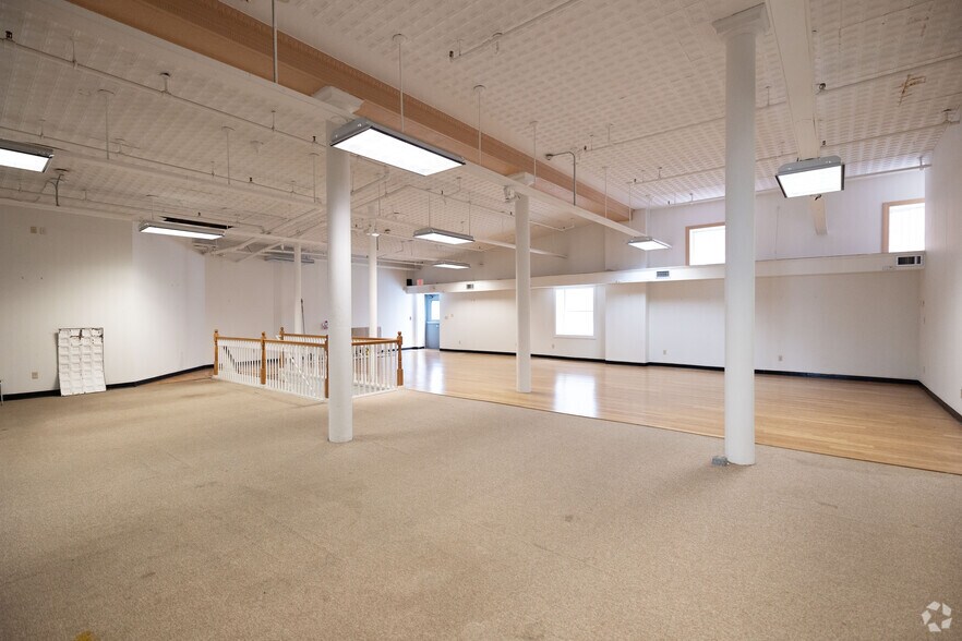 More Photos Of 221 Glen St, Glens Falls Apartments For Lease