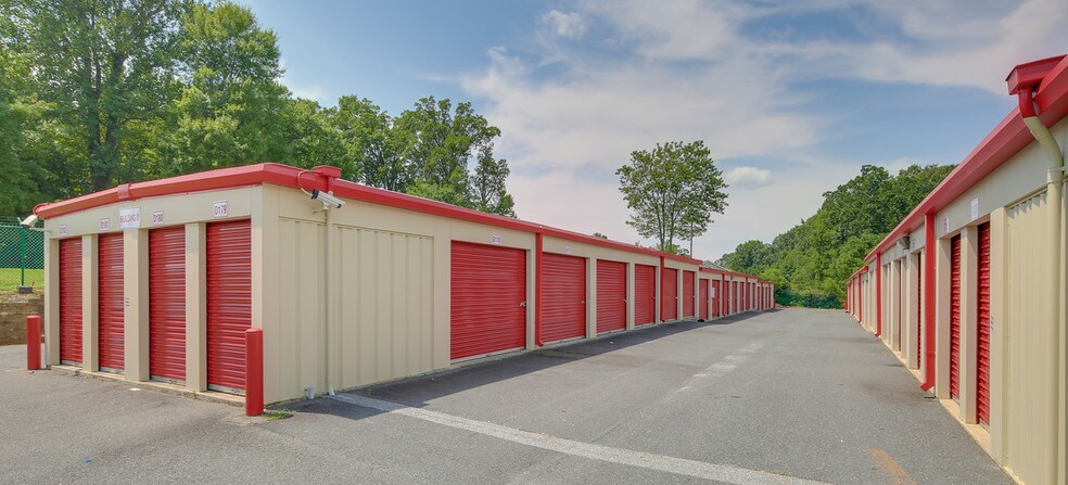 More Photos Of 1825 N Fayetteville St, Asheboro Self Storage For Sale