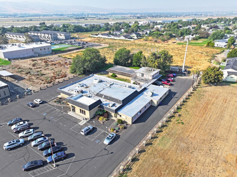 More Photos Of 1608 S 24th Ave, Yakima Movie Radio TVStudio For Sale