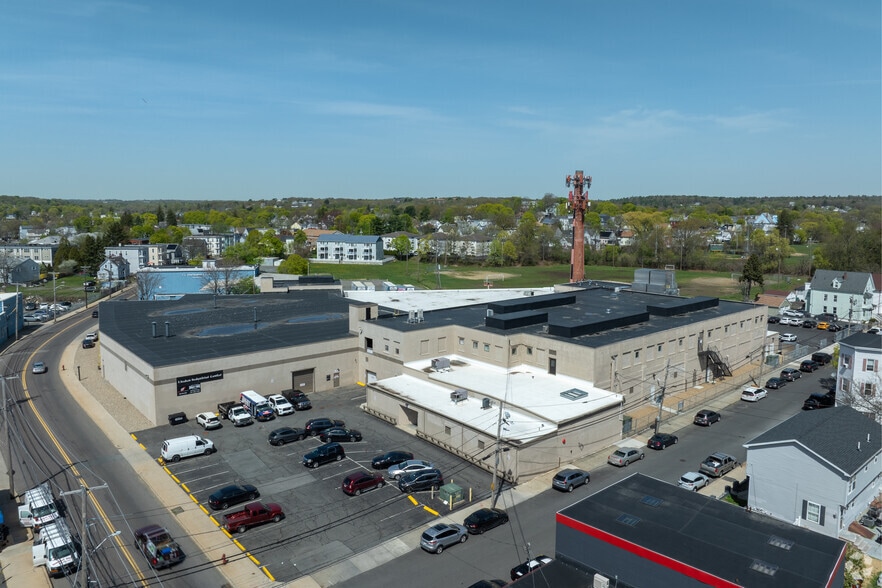 More Photos Of 71 Linden St, Lynn Warehouse For Lease