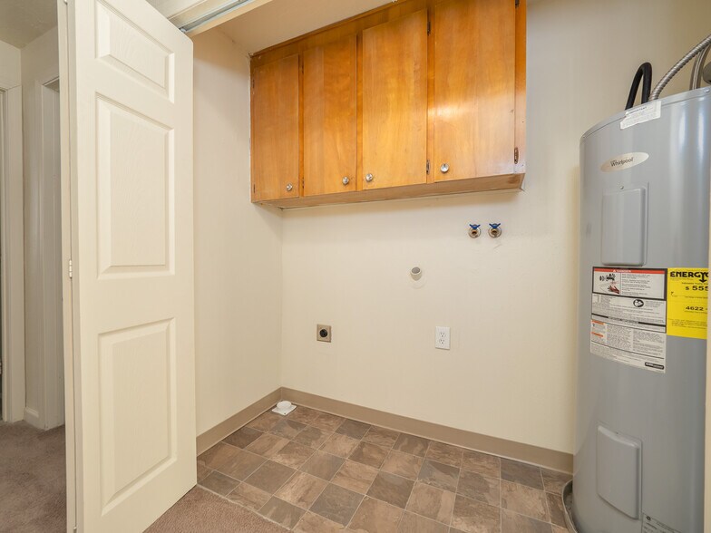 More Photos Of 1581 James St, Woodburn Multifamily For Sale