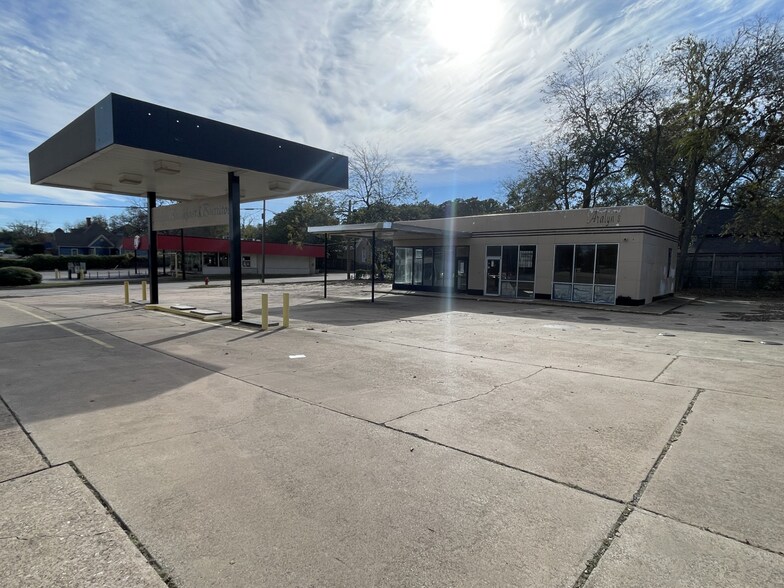Primary Photo Of 501 Palo Pinto St, Weatherford Convenience Store For Lease