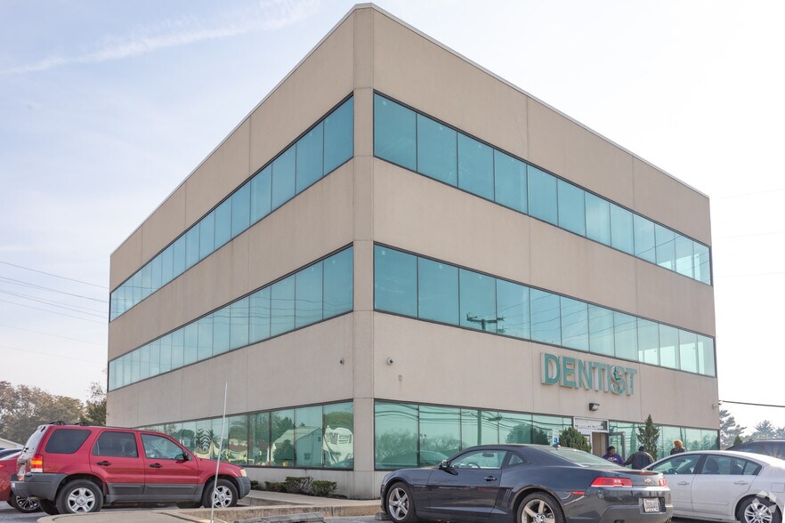 More Photos Of 5801 Ritchie Hwy, Brooklyn Medical For Lease