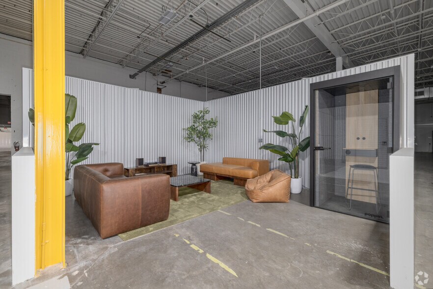 More Photos Of 900 Pressley Rd, Charlotte Warehouse For Lease