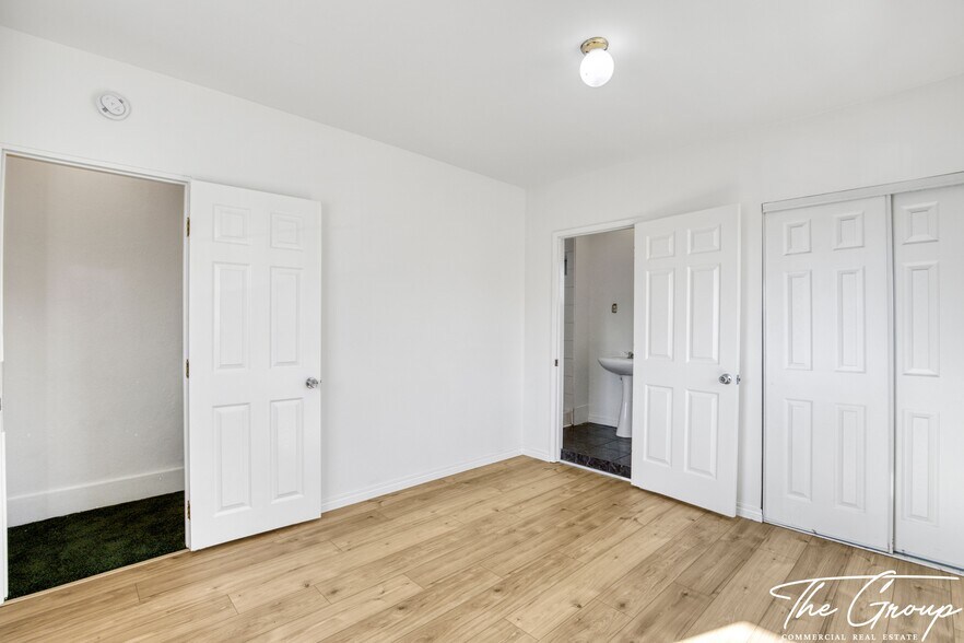 More Photos Of 856 W 47th St, Los Angeles Multifamily For Sale