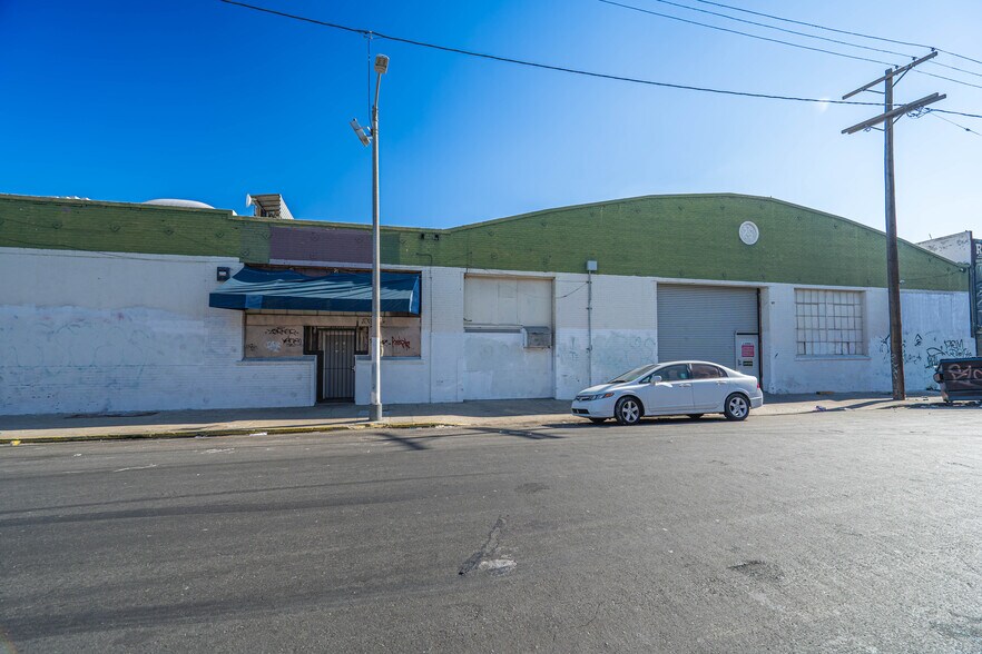 More Photos Of 1901 S Alameda St, Los Angeles General Retail For Sale