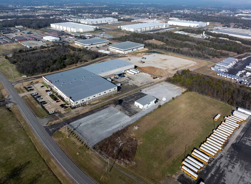 More Photos Of 333 Maddox Simpson Pky, Lebanon Contractor Storage Yard For Lease
