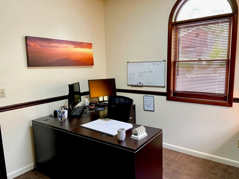 More Photos Of 367-400 Dellwood Rd, Waynesville Medical For Sale
