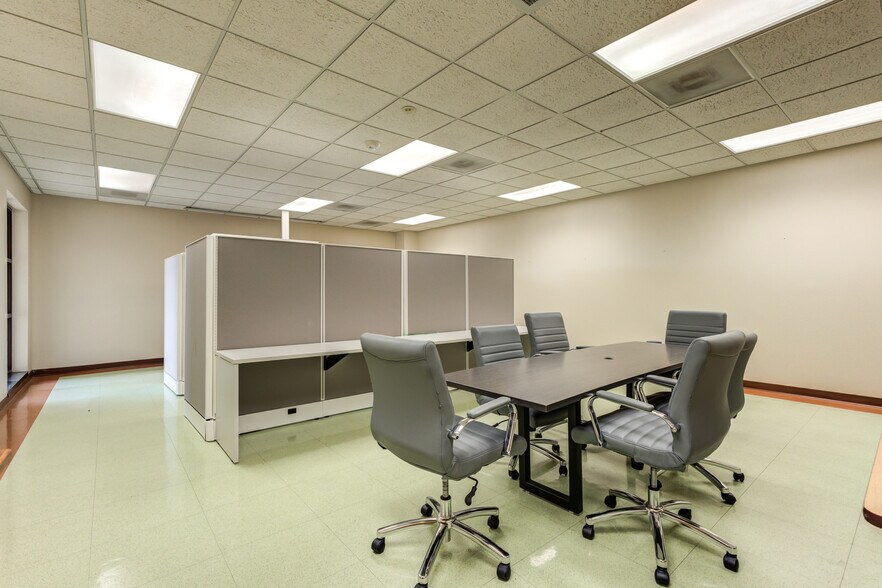 More Photos Of 3802-3806 Interstate 27, Lubbock Office For Sale