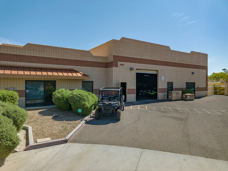 More Photos Of 1309 N Leland Ct, Gilbert Distribution For Lease