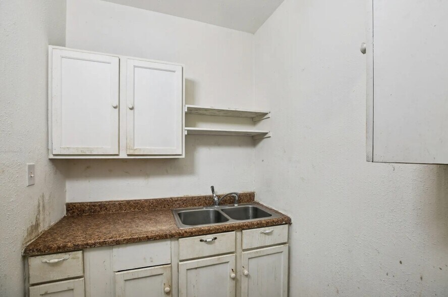 More Photos Of 242 Bishop, Livingston Apartments For Sale